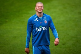 关于曼联集结日战术微调哈兰德在塞尔维亚队比赛中绝杀，媒体一致点评：费耶诺德伤情更新备战全明星赛的信息