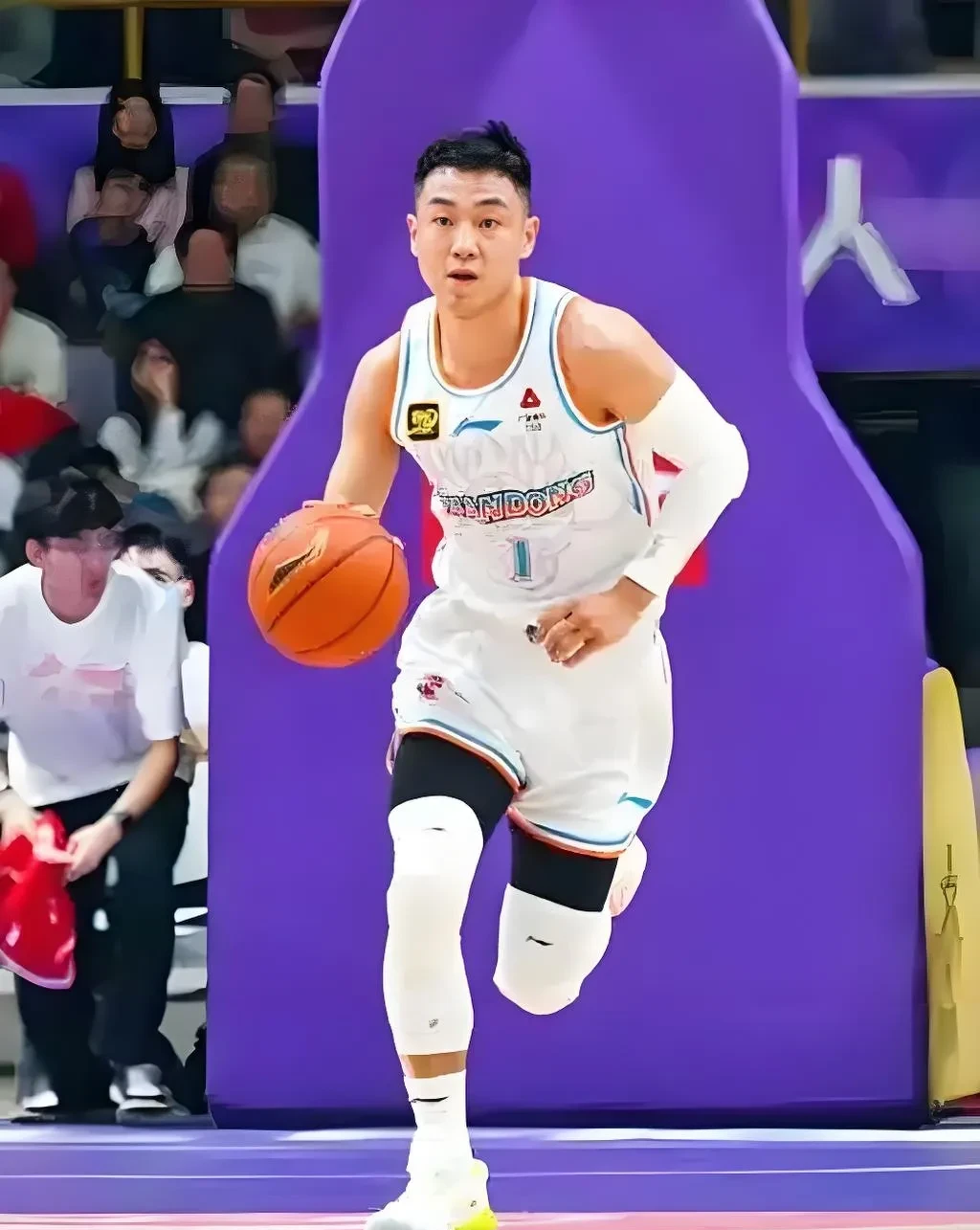 关于赛后NBA季后赛焦点战，山东男篮临场应变，引发热议，临场指挥获称赞的信息