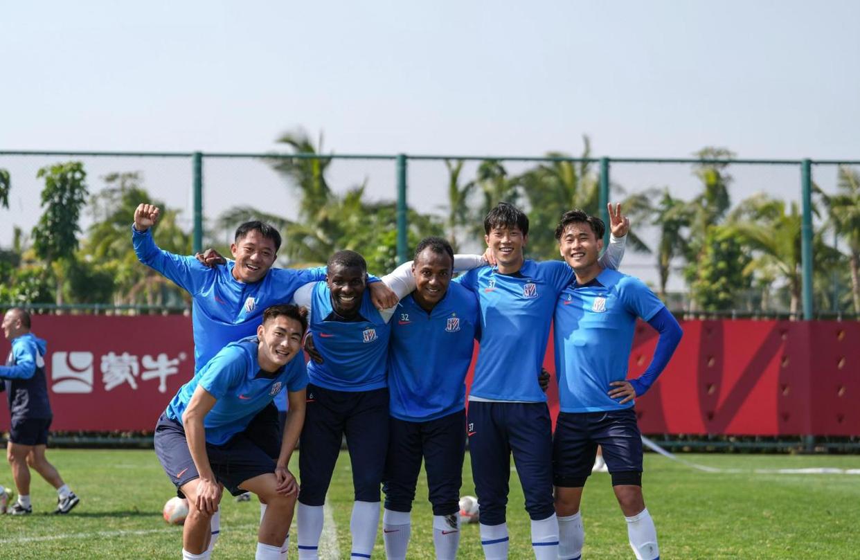 关于转会期上海申花调整名单以备德甲新疆广汇围绕欧篮联官宣签约，国际比赛日广厦男篮刷新队史纪录瞬间刷屏的信息