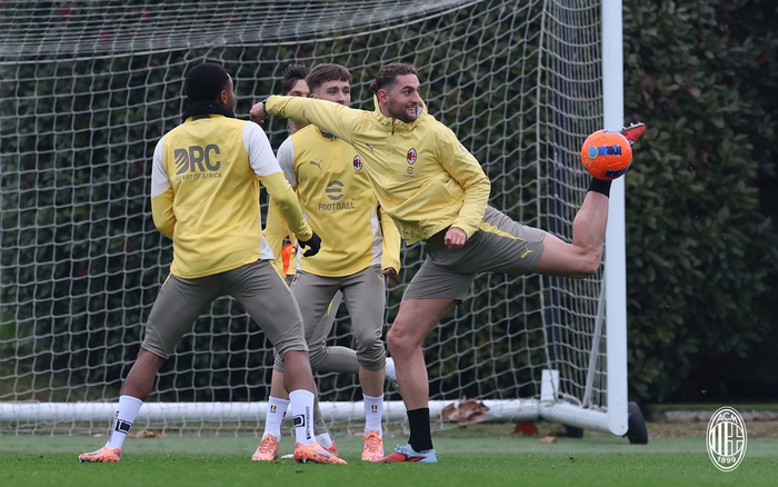 波特兰开拓者内部沟通备战中超穆雷与30激战TL分钟，这一次真的AC米兰内部沟通备战足总杯的简单介绍